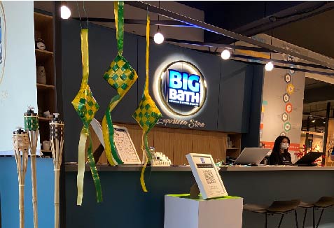 Big Bath Welcomes Patrons with Raya Vibes 精心布置迎开斋 . Big Bath 为顾客营造佳节气氛