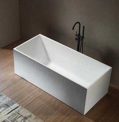 Free Standing Bathtub c/w Waste - White